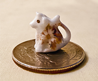 Sitting miniature cow creamer