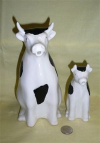 Large & small Frutuoso cow pitchers