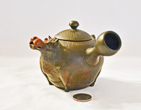 Modertn Japanese cow teapot