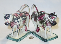 pair red & bk spongeware cows w/milkmaids