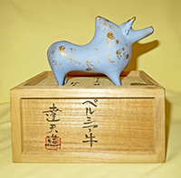 Japanese ceramic bull 
			  suiteki by Tatsuo Amano