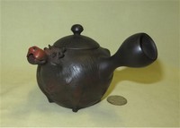 Japanese cow teapot by Kameoka Katushi